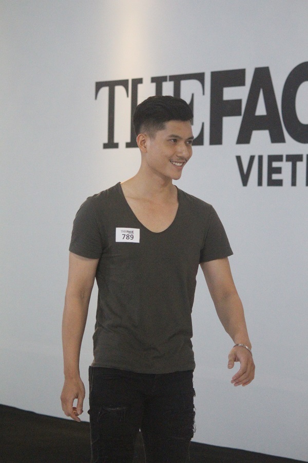Thánh xéo xắt Nam Trung khiến thí sinh căng thẳng trong buổi casting The Face Thánh xéo xắt Nam Trung khiến thí sinh căng thẳng trong buổi casting The Face